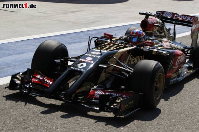 Foto zur News: Heiß ersehnt war das Debüt des neuen E22 mit seiner Doppelzinkennase. Romain Grosjean fährt auch als Erster heute auf die Strecke, doch nach acht Runden ist für den Franzosen Schluss