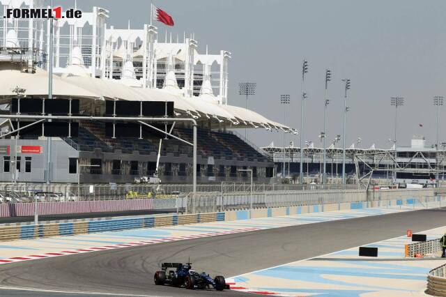 Foto zur News: Er ist der Rundenkönig von Bahrain: Valtteri Bottas spult sicher 115 Runden ab und sorgt für ein Lächeln bei Williams, die gestern kaum zum Fahren kamen. Rang fünf streicht der Finne ganz nebenbei ein