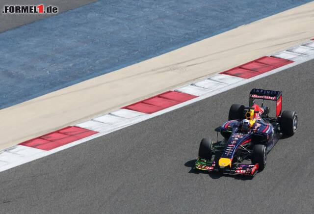 Foto zur News: Und Red Bull? Es geht nicht voran bei den Weltmeistern. Vettel-Teamkollege Daniel Ricciardo musste nach nur 28 Runden aussteigen. Ein neues Problem am neuen RB10...