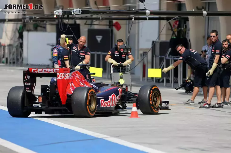 Foto zur News: Daniil Kwjat (Toro Rosso) kommt zurück an die Box