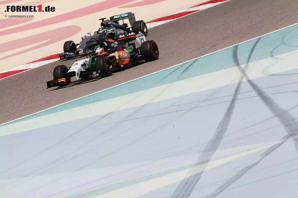 Foto zur News: Sergio Perez (Force India) und Nico Rosberg (Mercedes)