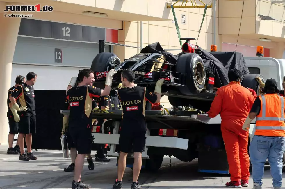 Foto zur News: Der E22 von Pastor Maldonado (Lotus) am Haken