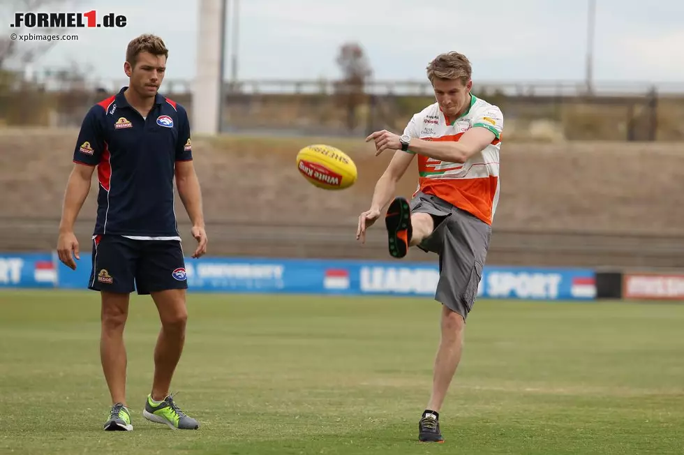 Foto zur News: Nico Hülkenberg (Force India) beim Australian Football