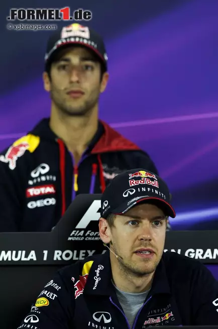 Foto zur News: Sebastian Vettel (Red Bull) und Daniel Ricciardo (Red Bull)