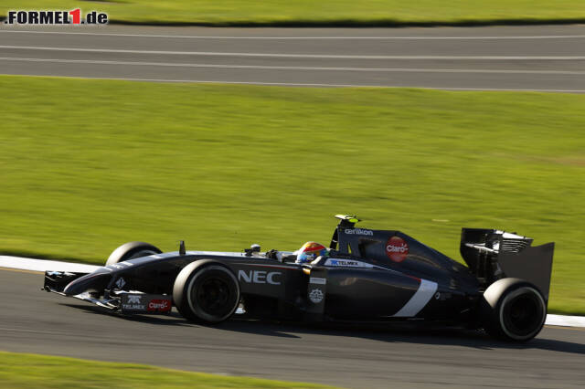 Foto zur News: Das Sauber-Team kämpft aktuell noch mit der fehlenden Leistung des Autos.