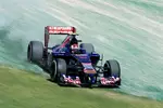 Foto zur News: Daniil Kwjat (Toro Rosso) auf Abwegen