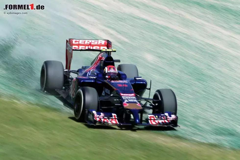 Foto zur News: Daniil Kwjat (Toro Rosso) auf Abwegen