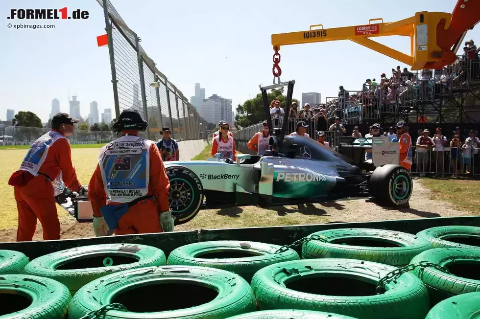 Foto zur News: Frühes Ende im ersten Training: Lewis Hamilton (Mercedes)