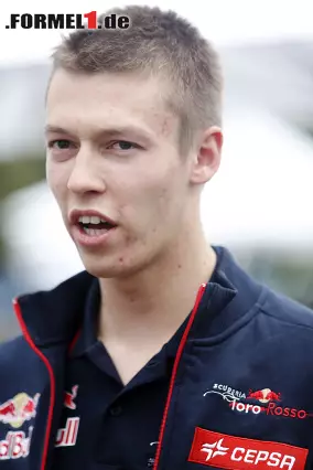 Foto zur News: Dieses Gesicht sollte man sich merken. Zwar krachte Daniil Kwjat am Ende in die Streckenbegrenzung, doch zuvor war der Russe im Toro Rosso mit 3,137 Sekunden Abstand noch auf den achten Platz gefahren.