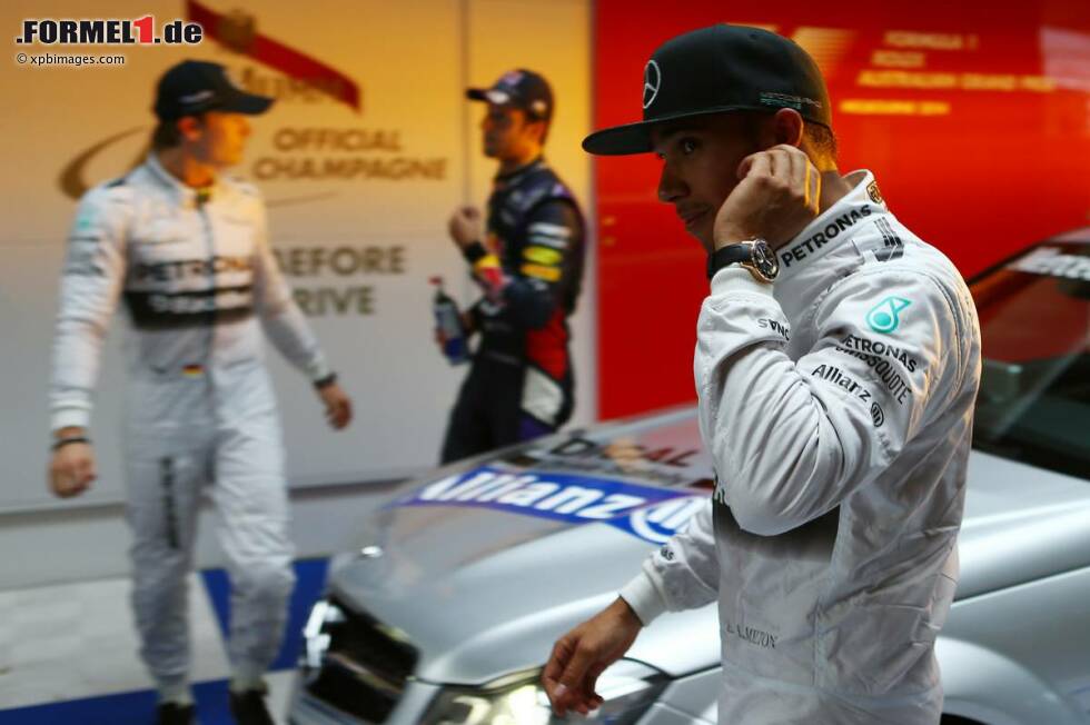 Foto zur News: Lewis Hamilton (Mercedes), Daniel Ricciardo (Red Bull) und Nico Rosberg (Mercedes)