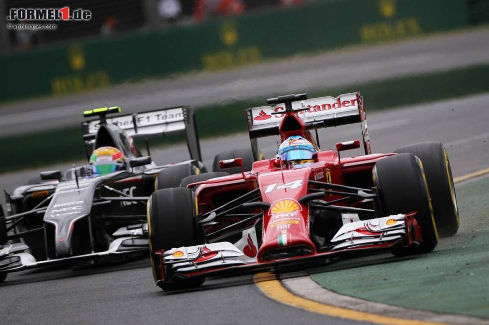 Foto zur News: Fernando Alonso (Ferrari) und Esteban Gutierrez (Sauber)