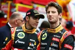 Foto zur News: Pastor Maldonado (Lotus) und Romain Grosjean (Lotus)