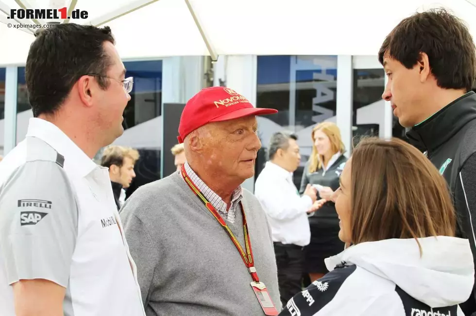 Foto zur News: Eric Boullier, Niki Lauda, Claire Williams und Toto Wolff