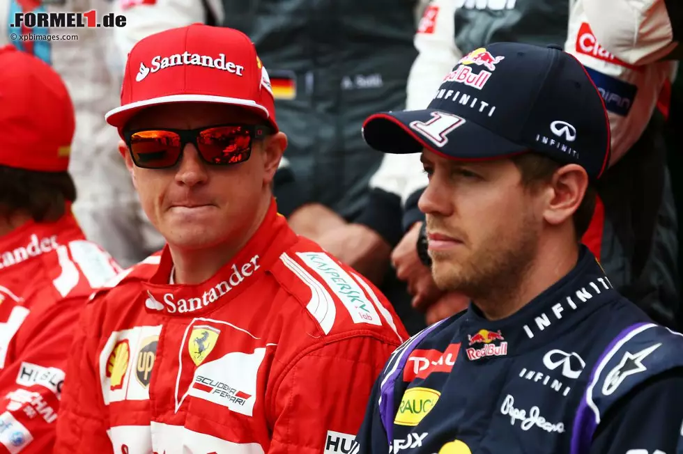 Foto zur News: Sebastian Vettel (Red Bull) und Kimi Räikkönen (Ferrari)