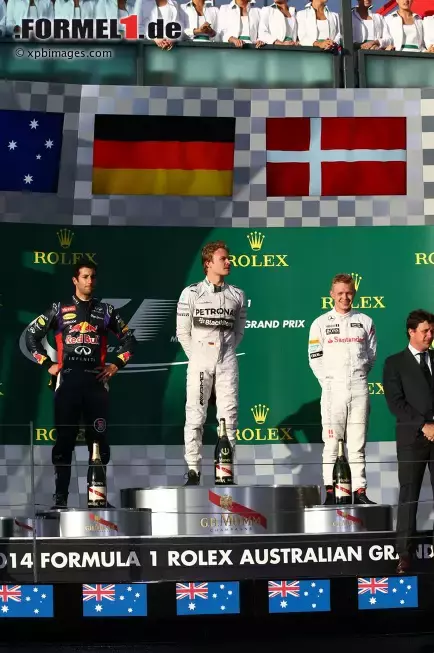 Foto zur News: Nico Rosberg (Mercedes), Daniel Ricciardo (Red Bull) und Kevin Magnussen (McLaren)