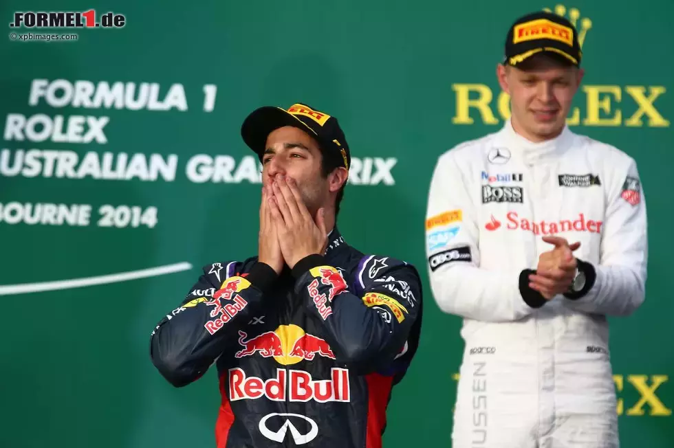 Foto zur News: Daniel Ricciardo (Red Bull) und Kevin Magnussen (McLaren)