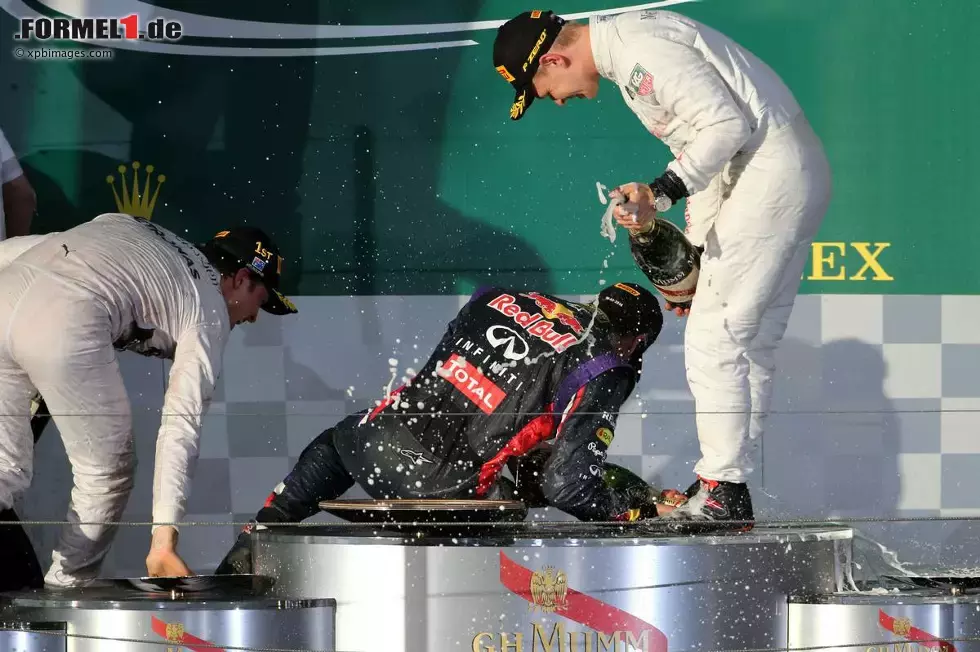 Foto zur News: Daniel Ricciardo (Red Bull), Nico Rosberg (Mercedes) und Kevin Magnussen (McLaren)