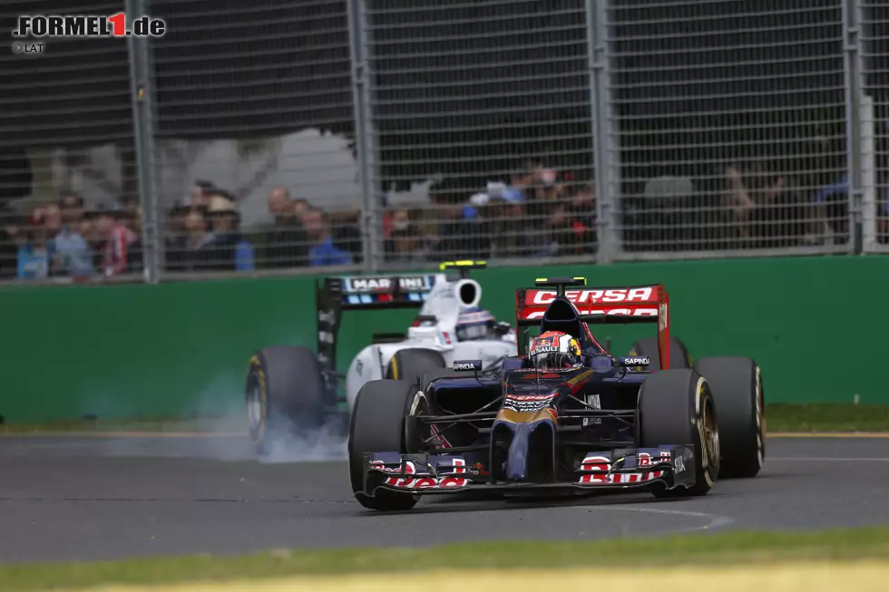 Foto zur News: Daniil Kwjat (Toro Rosso) und Valtteri Bottas (Williams)