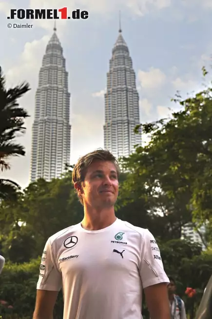 Foto zur News: Nico Rosberg (Mercedes) genießt die freie Zeit in Malaysias Hauptstadt Kuala Lumpur