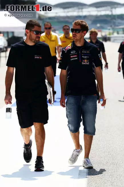 Foto zur News: Renningenieur Guillaume Rocquelin und Sebastian Vettel (Red Bull)