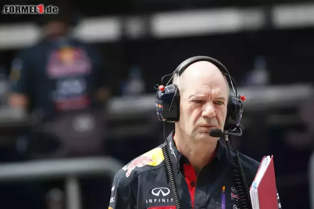 Foto zur News: Mit dem Problem hat Adrian Newey wenig zu tun. Der Technische Direktor des Teams muss vielmehr schauen, dass das Auto besser kühlt - schnell scheint es aerodynamisch zu sein.