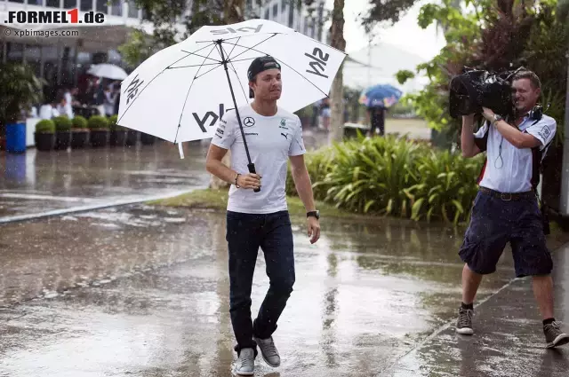 Foto zur News: Nico Rosberg stand am Ende als Dritter nicht wirklich im Regen, auch wenn er 0,619 Sekunden Rückstand auf den Teamkollegen hatte.