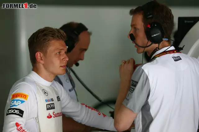 Foto zur News: Kevin Magnussen riskierte zu viel und demolierte sich am Hinterrad von Kimi Räikkönen den Frontflügel. Immerhin belegte der Formel-1-Neuling noch den neunten Rang.