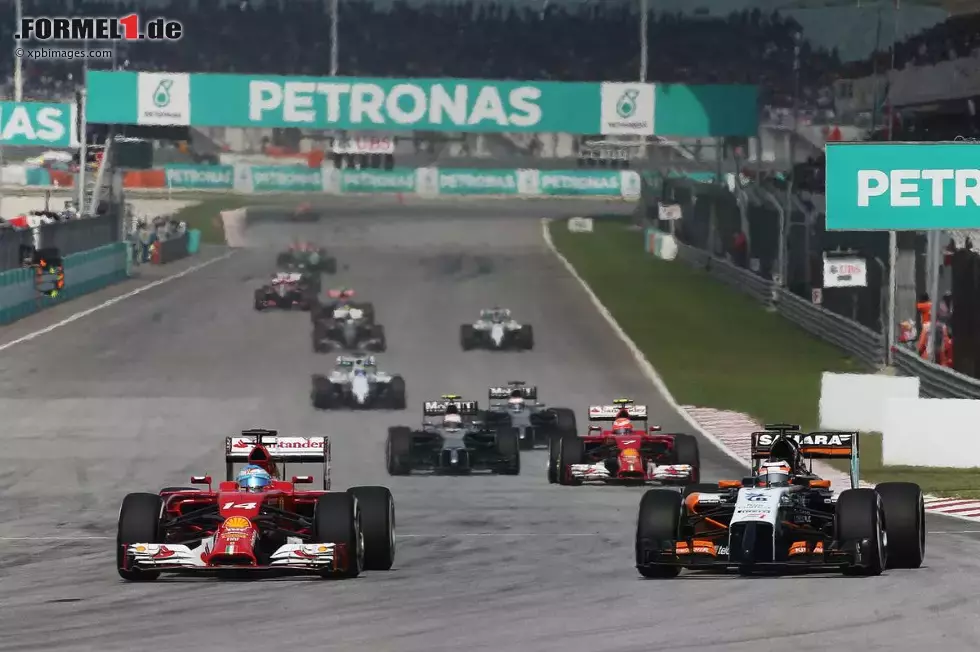 Foto zur News: Der vierte Rang ging an Fernando Alonso, der sich in der Schlussphase noch an Nico Hülkenberg vorbeizwängte, der auf einen Boxenstopp weniger gesetzt hatte.