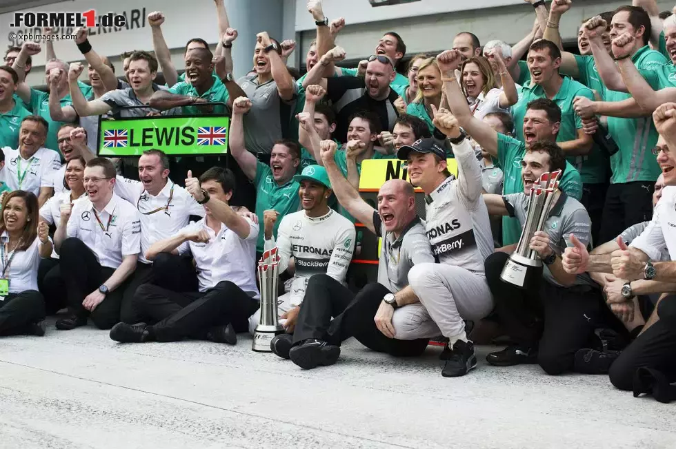 Foto zur News: Lewis Hamilton (Mercedes) und Nico Rosberg (Mercedes)