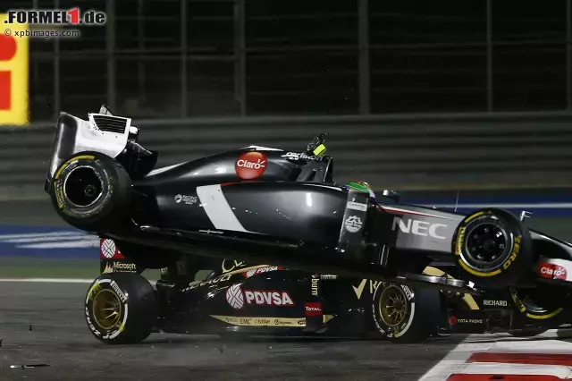 Foto zur News: Der Schreckmoment des Rennens: Maldonado kommt aus der Box und kracht Sergio Perez in die Seite, der...