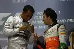 Foto zur News: Lewis Hamilton (Mercedes) und Sergio Perez (Force India)