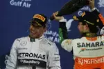 Foto zur News: Lewis Hamilton (Mercedes) und Sergio Perez (Force India)