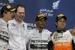 Foto zur News: Nico Rosberg (Mercedes), Lewis Hamilton (Mercedes) und Sergio Perez (Force India)