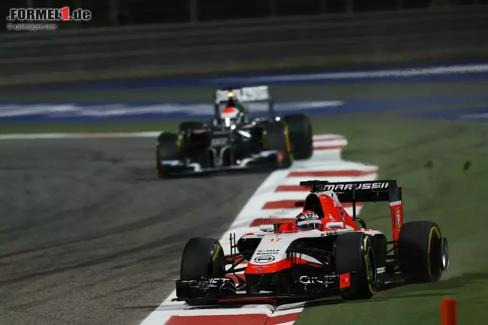 Foto zur News: Jules Bianchi (Marussia) und Adrian Sutil (Sauber)