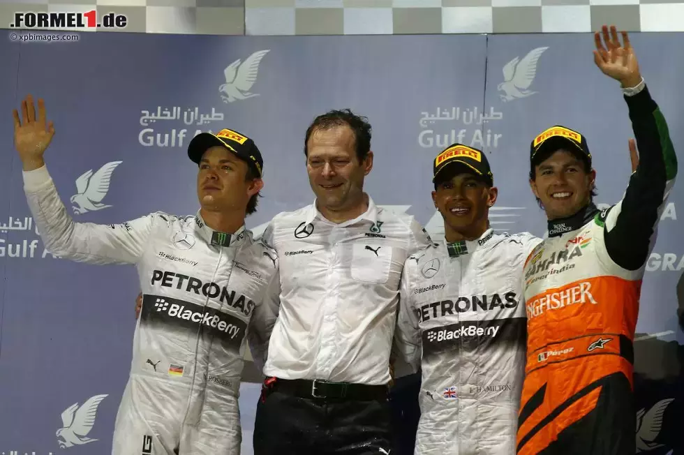 Foto zur News: Lewis Hamilton (Mercedes), Nico Rosberg (Mercedes) und Sergio Perez (Force India)