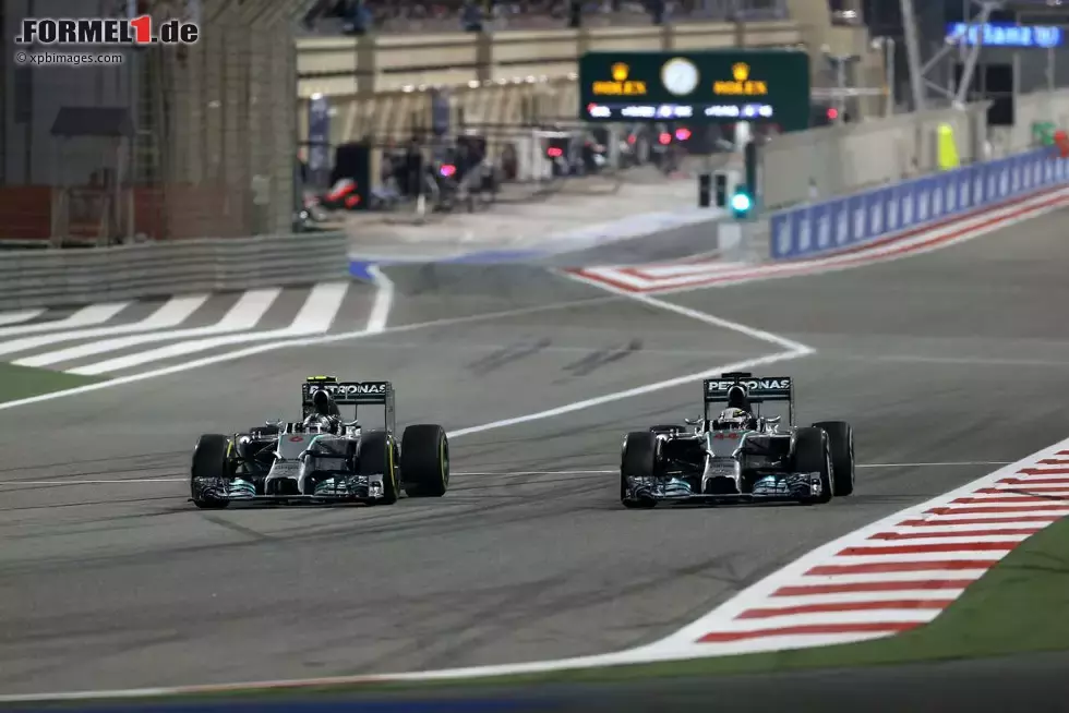 Foto zur News: Lewis Hamilton (Mercedes) und Nico Rosberg (Mercedes)