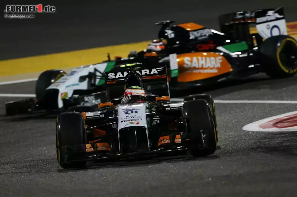 Foto zur News: Sergio Perez (Force India) und Nico Rosberg (Mercedes)