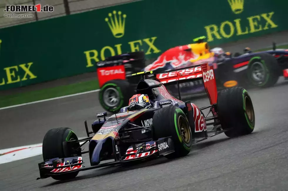 Foto zur News: Daniil Kwjat (Toro Rosso) und Daniel Ricciardo (Red Bull)