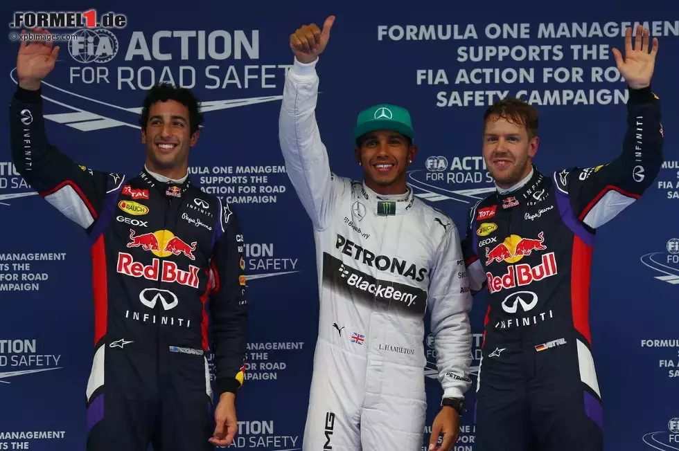 Foto zur News: Lewis Hamilton (Mercedes), Daniel Ricciardo (Red Bull) und Sebastian Vettel (Red Bull)