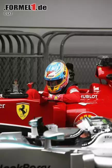 Foto zur News: Nico Rosberg (Mercedes) und Fernando Alonso (Ferrari)