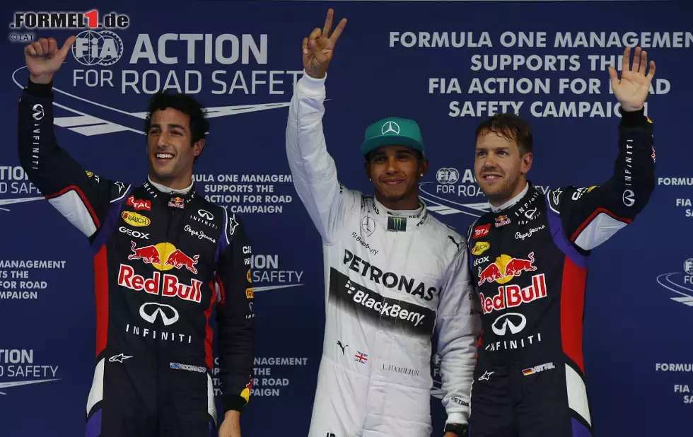 Foto zur News: Lewis Hamilton (Mercedes), Daniel Ricciardo (Red Bull) und Sebastian Vettel (Red Bull)