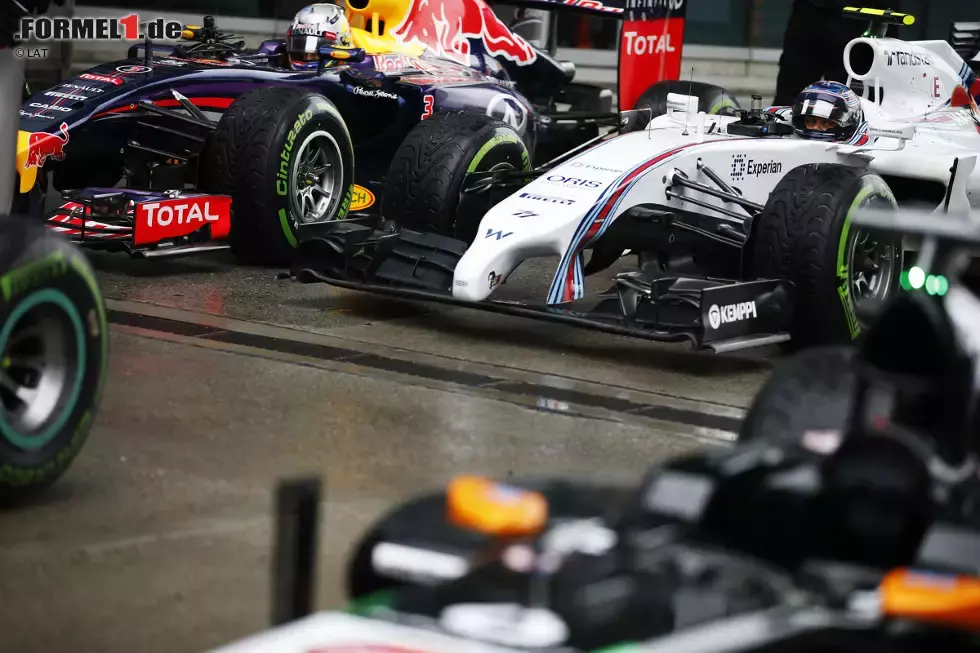 Foto zur News: Daniel Ricciardo (Red Bull) und Valtteri Bottas (Williams)