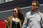 Foto zur News: Jenson Button (McLaren) mit Freundin Jessica Michibata