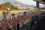 Foto zur News: Tausende Fans beim Pitwalk in Barcelona