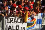 Foto zur News: Tausende Fans beim Pitwalk in Barcelona