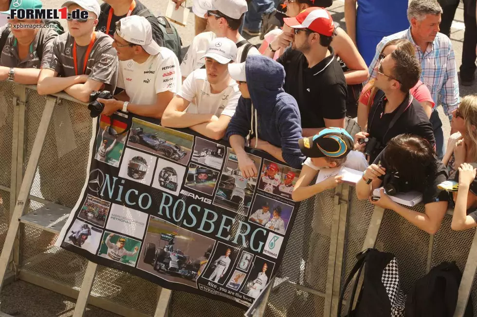 Foto zur News: Fans von Nico Rosberg (Mercedes)