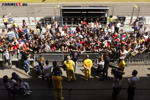 Foto zur News: Trotz des sportlichen Tiefs ist Vettel nach wie vor bei den Fans sehr beliebt...