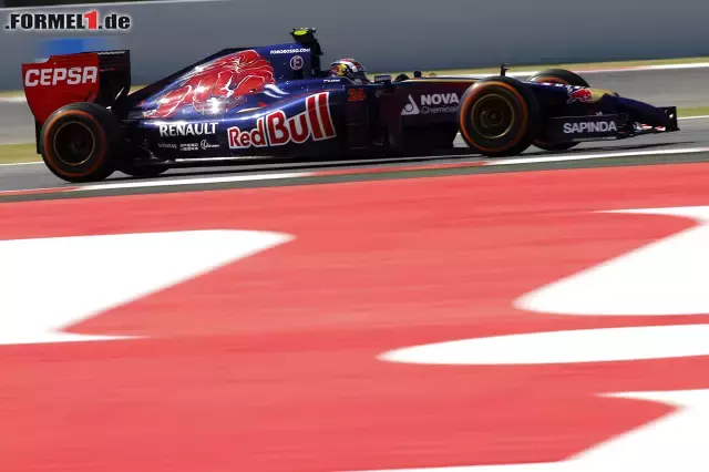 Foto zur News: Die Top 10 komplettierte Daniil Kwjat im Toro Rosso. Der Russe war um 2,525 Sekunden langsamer als die Spitze.