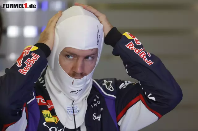 Foto zur News: Sebastian Vettel wird wegen eines Getriebewechsels nur von Rang 15 starten.