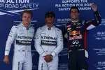 Foto zur News: Lewis Hamilton (Mercedes), Nico Rosberg (Mercedes) und Daniel Ricciardo (Red Bull)